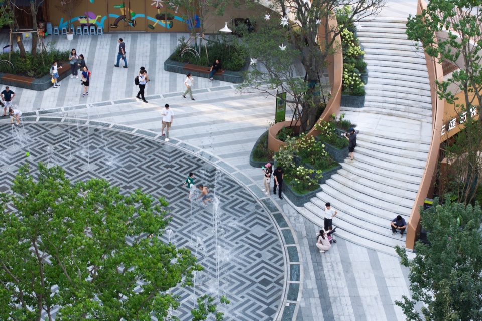 山林中城 —— 上海徐汇万科广场景观实践 / THLA天华景观