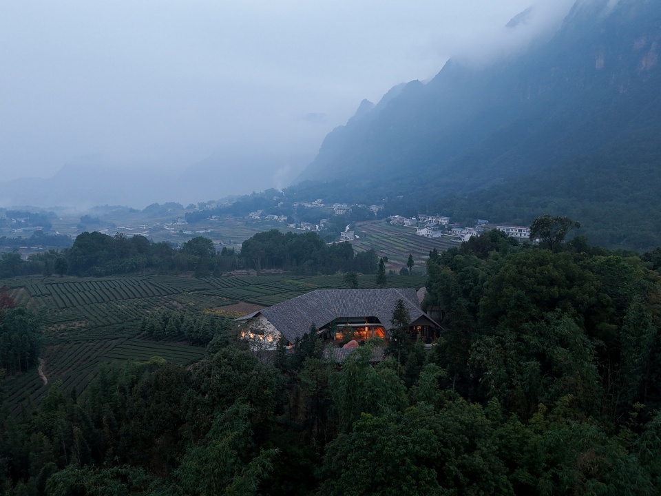 山岫·隐于泸州茶田乡野间的避世民宿 / 小隐建筑