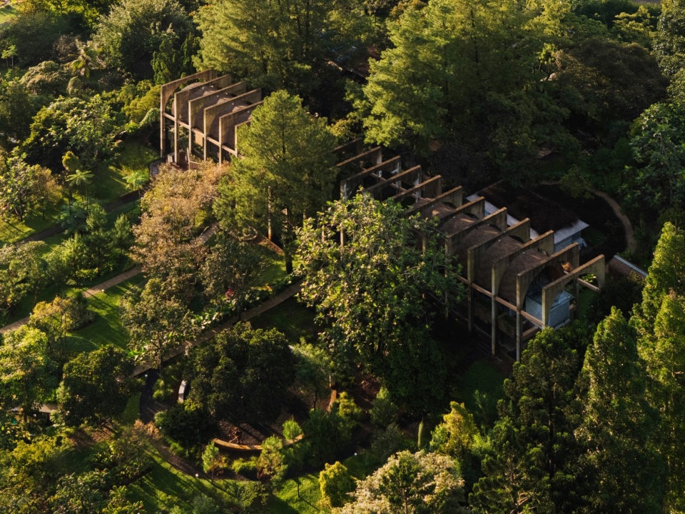 圣殿隧道花园，印度尼西亚 / RAD+AR