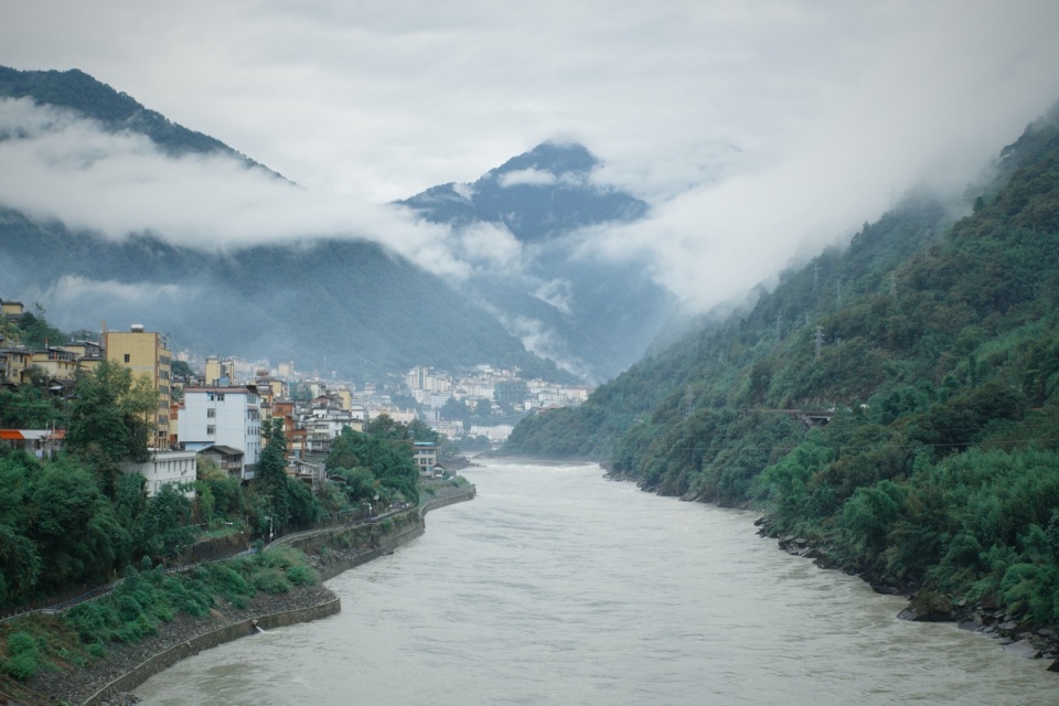 半山花语爱心书屋，云南 / STEPS大台阶建筑