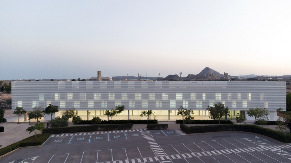 San Vicente del Raspeig市政体育馆，西班牙 / Manuel Costoya Estudio De Arquitectura + Naos 04 Arquitectos