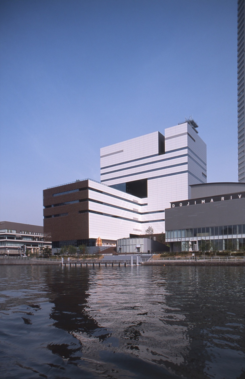 朝日放送新总部大楼，大阪 / 隈研吾建筑都市设计事务所