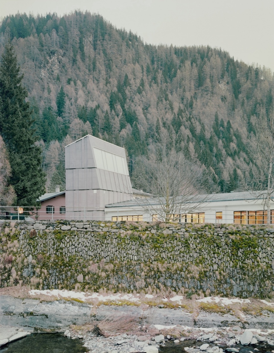 Splugap攀岩馆，意大利 / ES arch