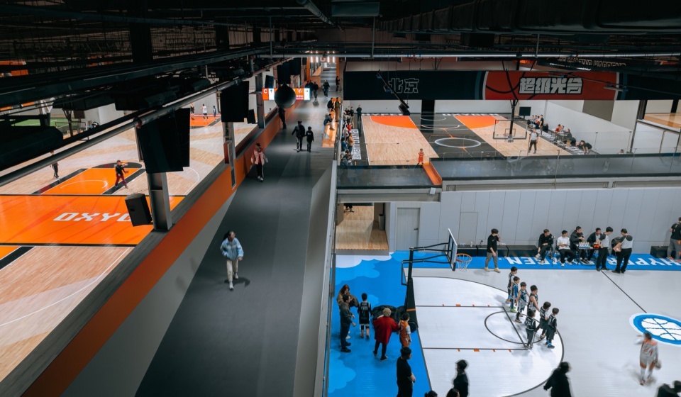 家具城上的运动社交场-超级光合运动空间 / 普罗建筑