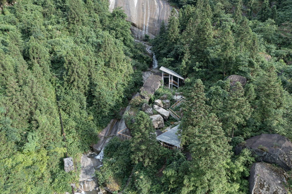 白水洞村石瀑间的线性钢亭组群,湖南邵阳 / 湖南大学建筑与规划学院有田设计
