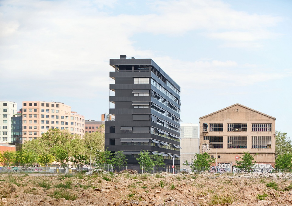 工业化社会保障住房，巴塞罗那 / Vivas Arquitectos + EXE Arquitectura