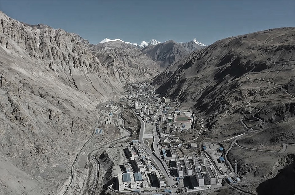 洛扎县中学多功能艺术中心，西藏山南 / 深圳华汇设计