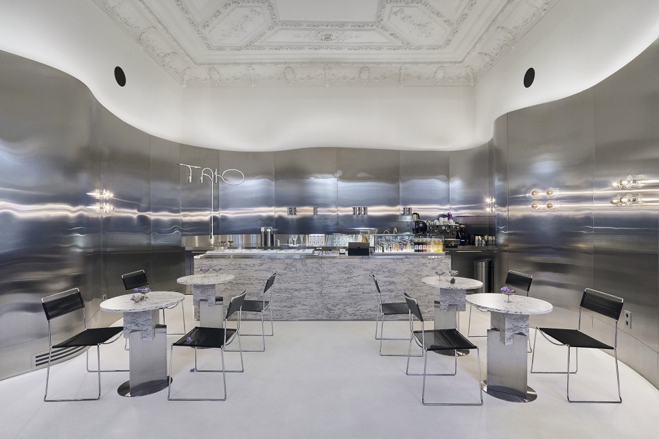 Tanu冰淇淋店，乌克兰 / Sivak+Partners