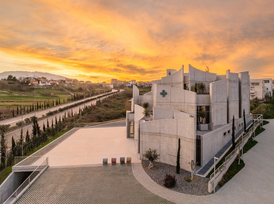 宠物医院，阿尔巴尼亚 / Davide Macullo Architects