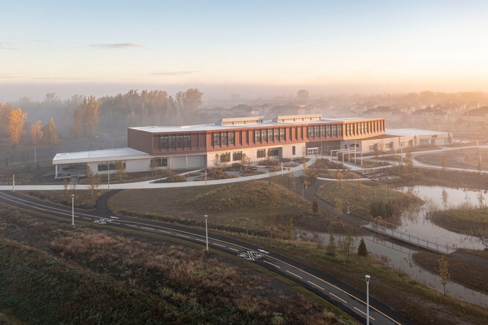 市民中心，加拿大 / Cardin Julien