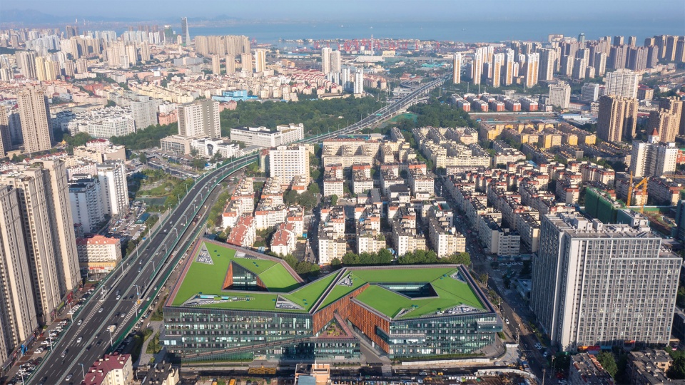 青岛浪潮大数据中心 / 北建院马泷工作室