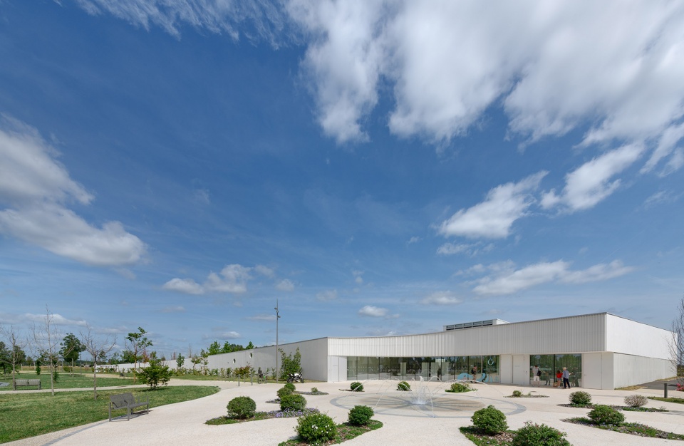 Fondettes游泳馆综合体,法国 / Dominique Coulon & associés