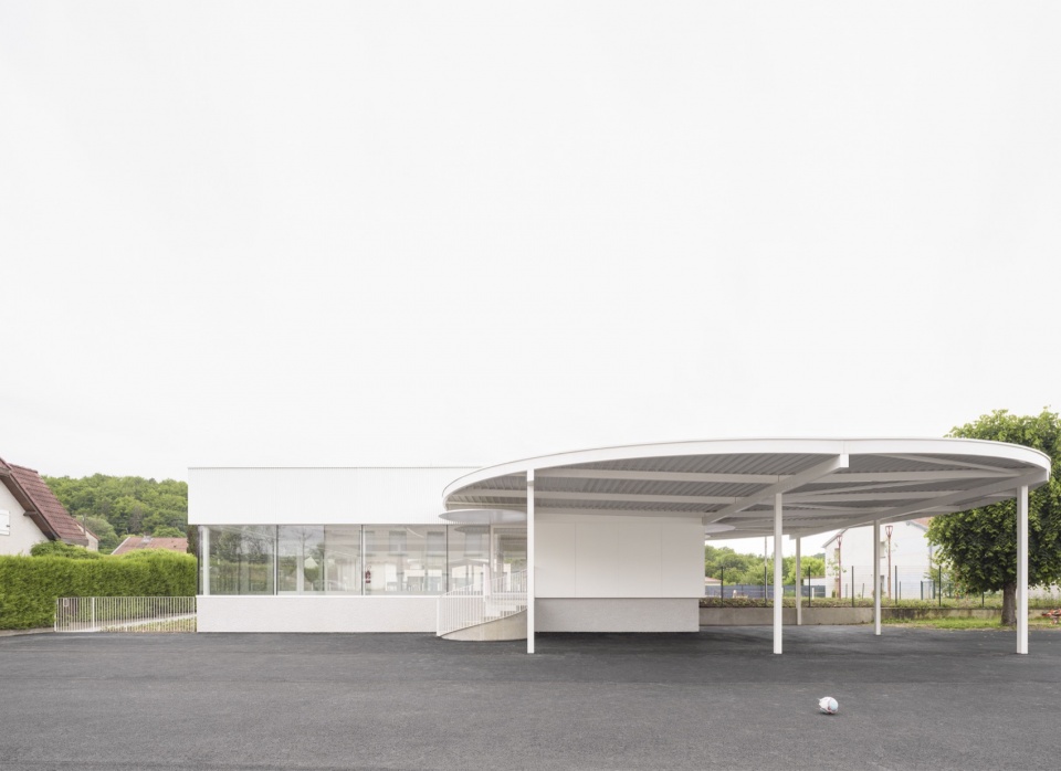 图书馆服务站,法国 / GENS