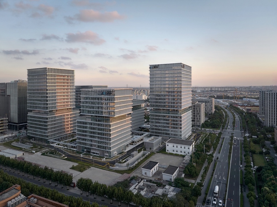 张江集电港B区3-2信息技术产业平台创芯天地，上海 / 致正建筑工作室