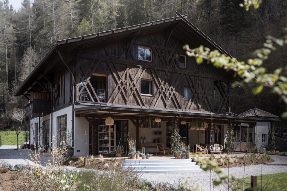 THE BARN酒店底层零售商店，南蒂罗尔 / NOA