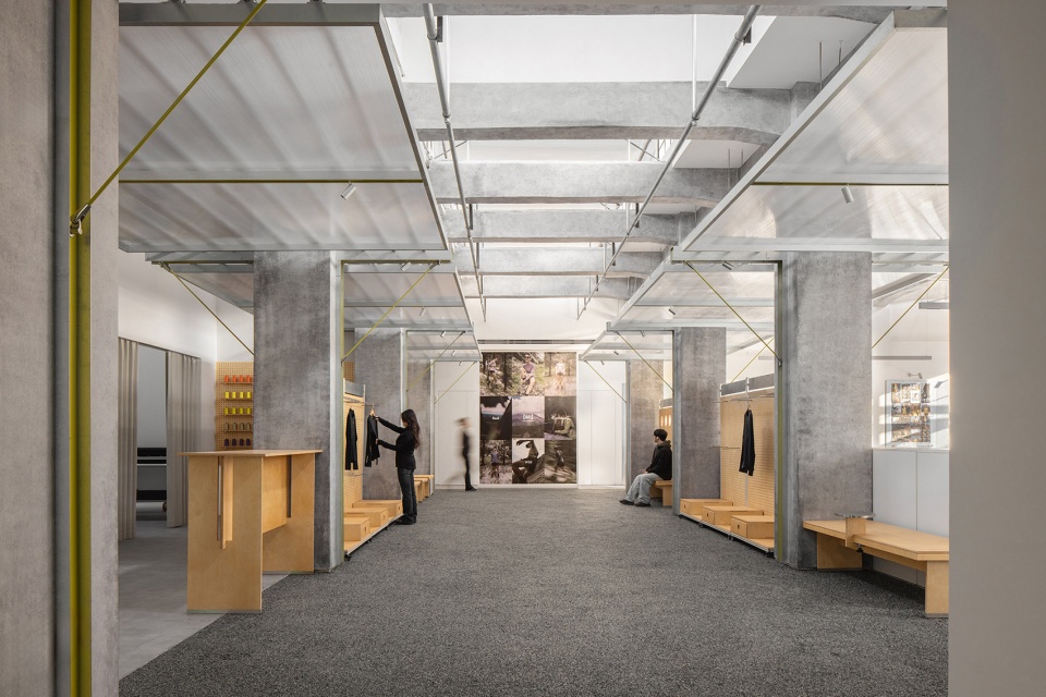 瑞士[sn]户外运动羊毛服装品牌展示及总部办公空间，上海 / AaaM建筑设计工作室