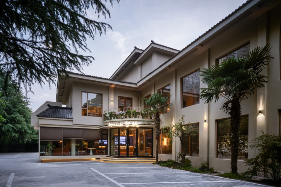 梦桃复兴北路店，嘉兴 / 叁与山设计事务所