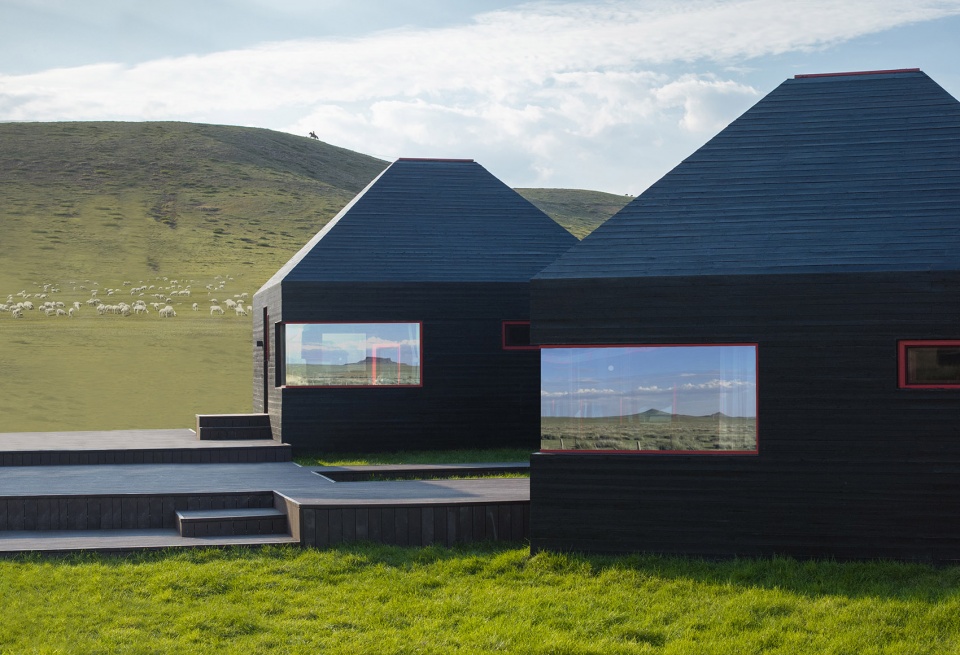 杆式蒙古包体系——乌兰哈达火山無热宇宙草原新宿，内蒙古 / 阁尔建筑