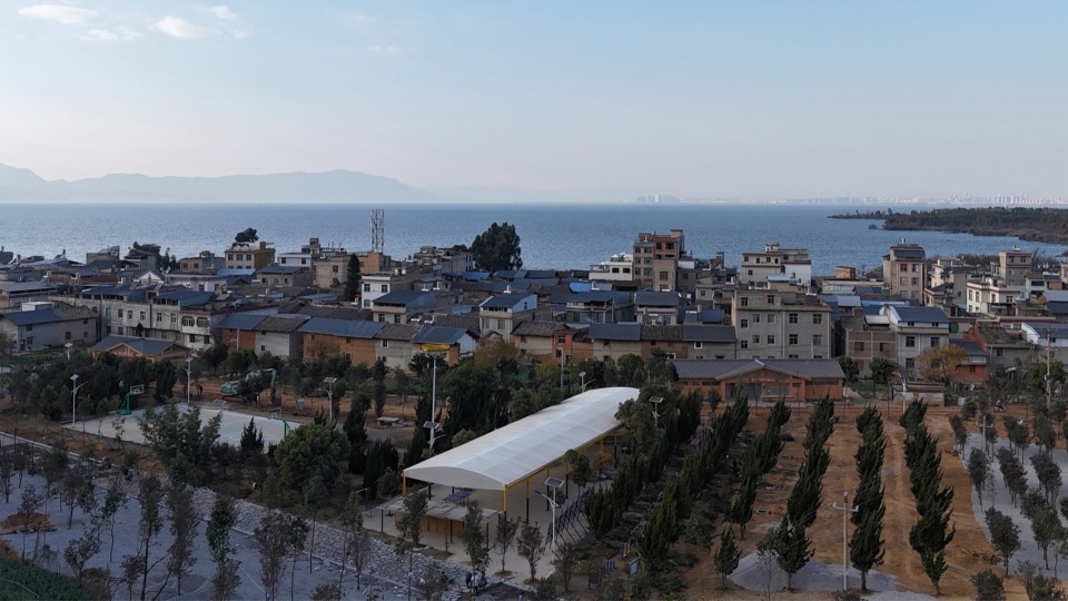 少即是足——2024滇池风土艺术季入口“大棚”，昆明 / 几样工作室