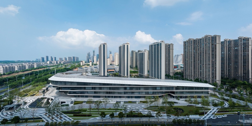 苏州吴江松陵大道公交总站 / 日建设计