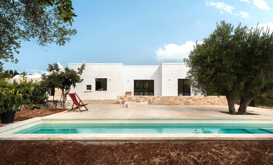 意大利南部度假屋 · 特鲁洛 / 八荒设计