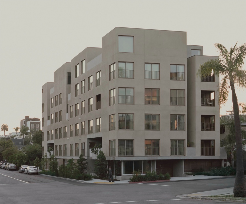 Fora住宅楼，美国 / JEFF SVITAK