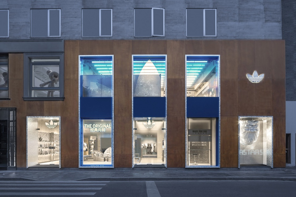 阿迪达斯Originals-安福322旗舰店，上海 / TOMO東木筑造