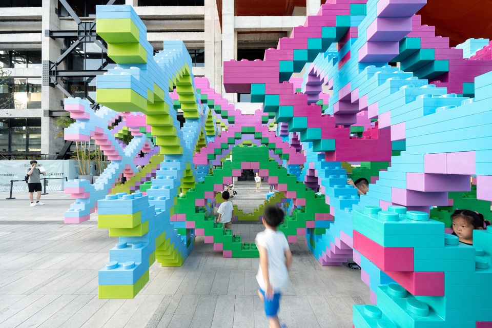 乐高® “世界玩乐节” – 《织光乐园》公共艺术装置，上海 / 大星吉子工作室