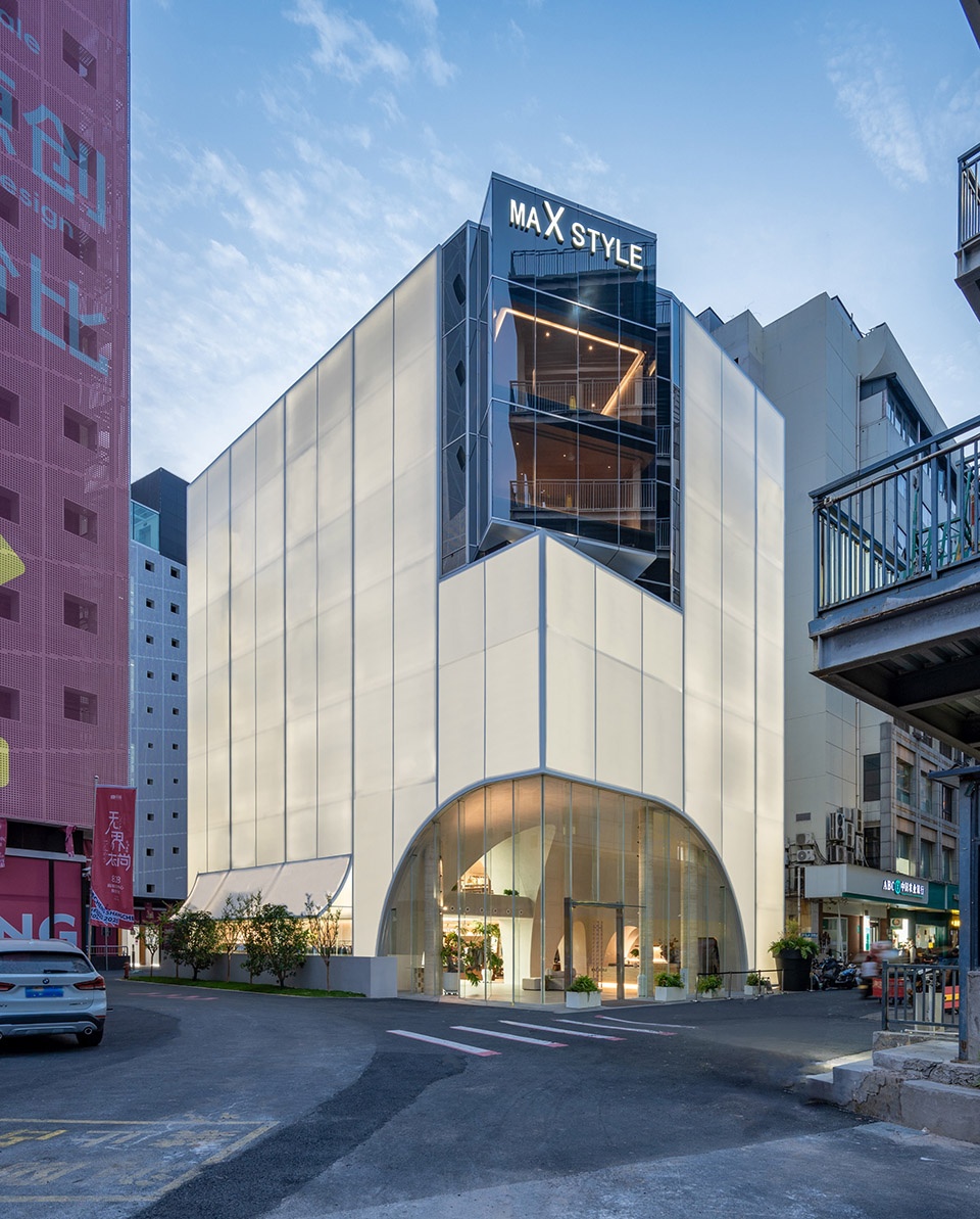 MaxStyle服饰杭州四季青旗舰店 / 微筑设计工作室