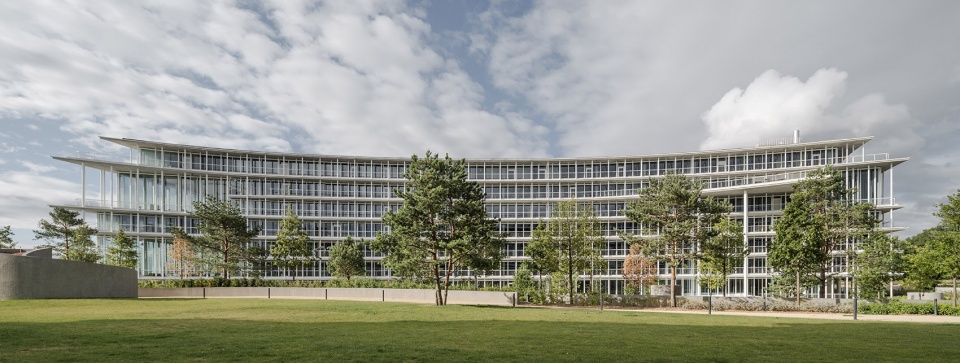 隆奥银行总部，瑞士 / Herzog & de Meuron