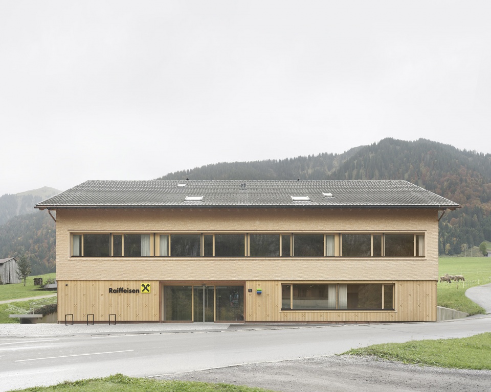 Au银行网点改造，奥地利 / firm Architekten