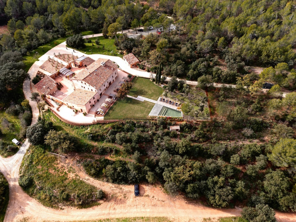 Masía Can Farrés酒店景观设计,西班牙 / scob