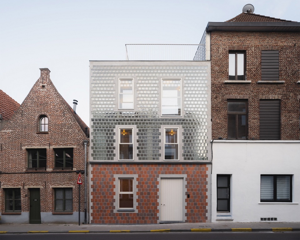 玻璃砖住宅，比利时 / Delmulle Delmulle Architecten