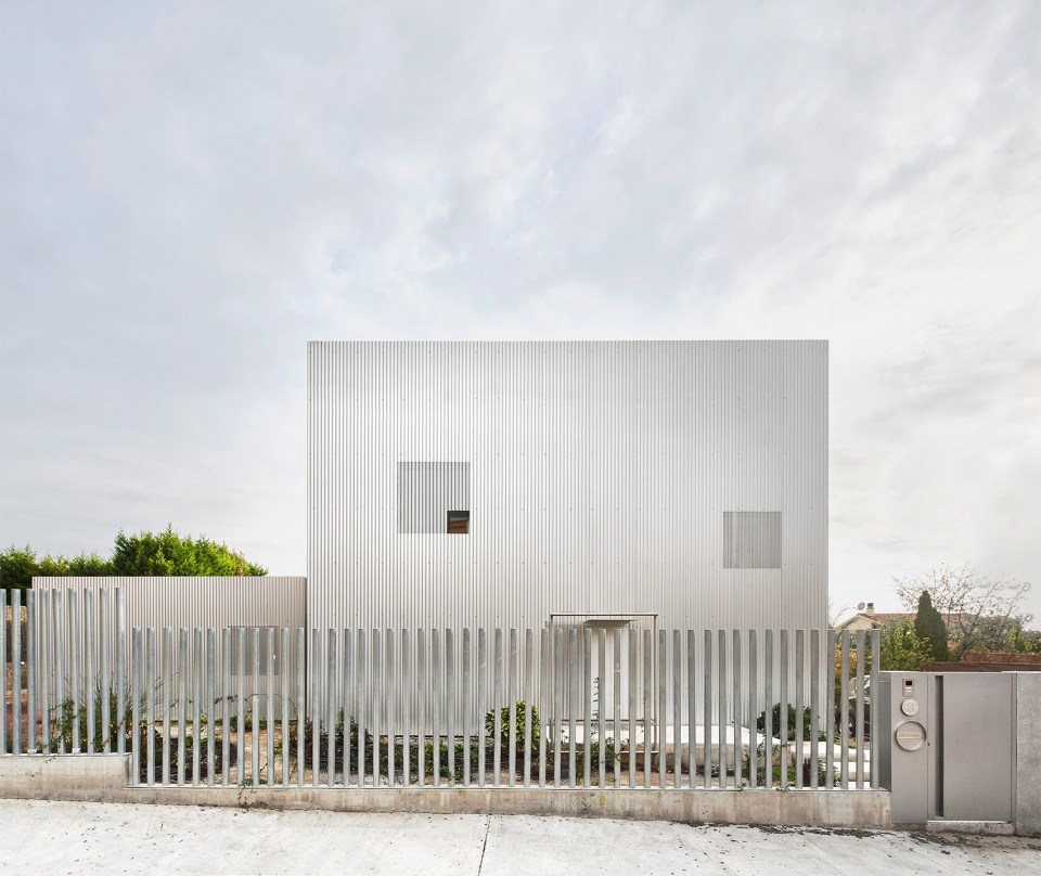 西班牙011之家 / Camps Felip Arquitecturia