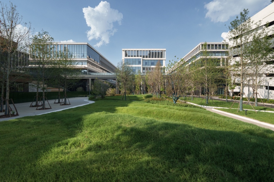 常州合全药业研发园区景观设计 / 易栖建筑