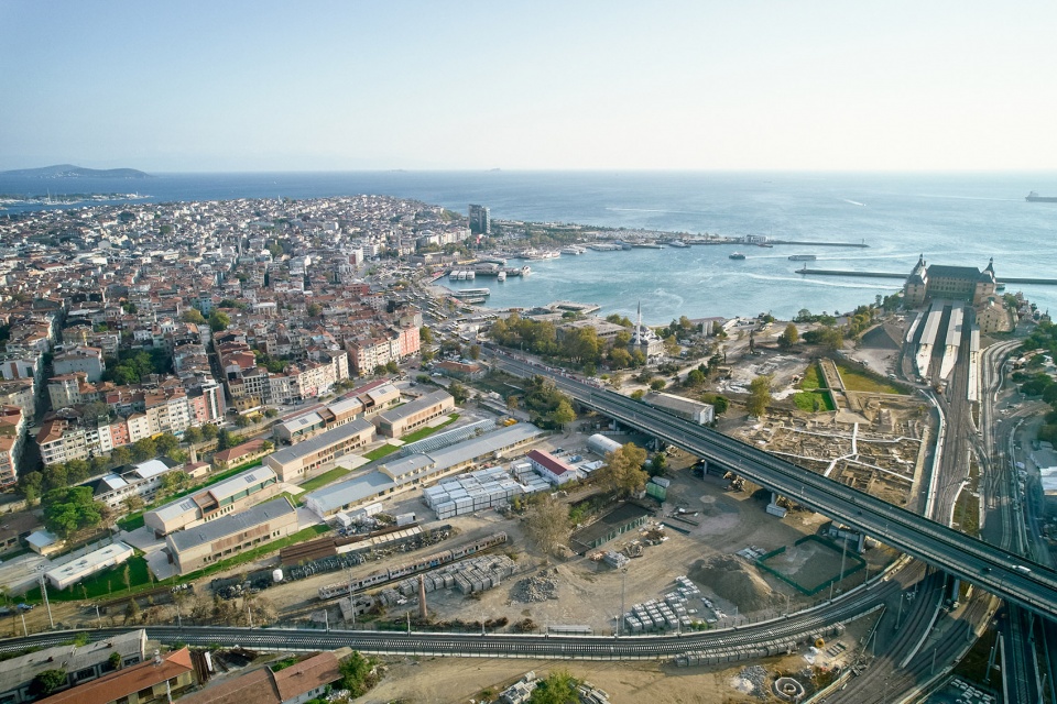 土耳其国家铁路局临时办公室及画廊，伊斯坦布尔 / Erhan Vural Architecture + Urban Design Office