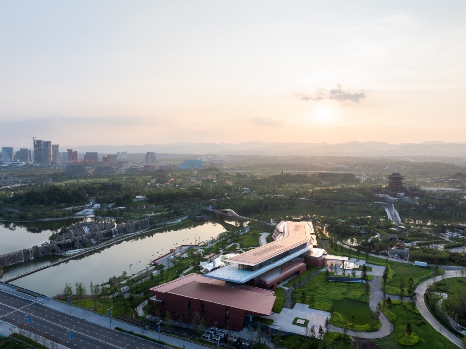 成都世园瀑布美憬阁酒店 / 中建西南院