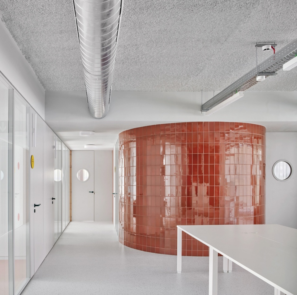 SAIER援助服务中心改造，西班牙 / Flexo Arquitectura