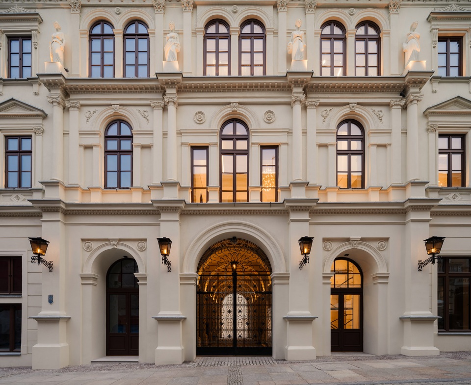 Stefan Żeromski剧院改造，波兰 / WXCA