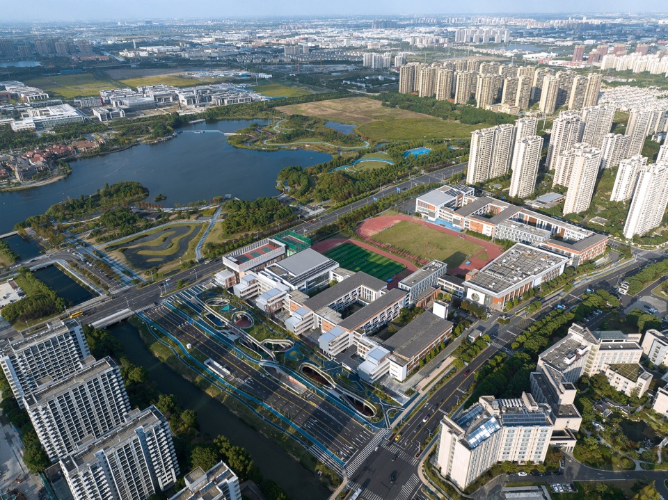 昆山实验小学改扩建及城市基础设施多系统复合项目  /  阿科米星建筑设计事务所