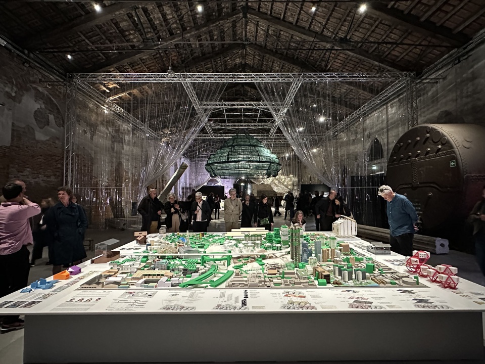 插件更新城：废旧模型的再生城市，第19届威尼斯双年展 / 众建筑
