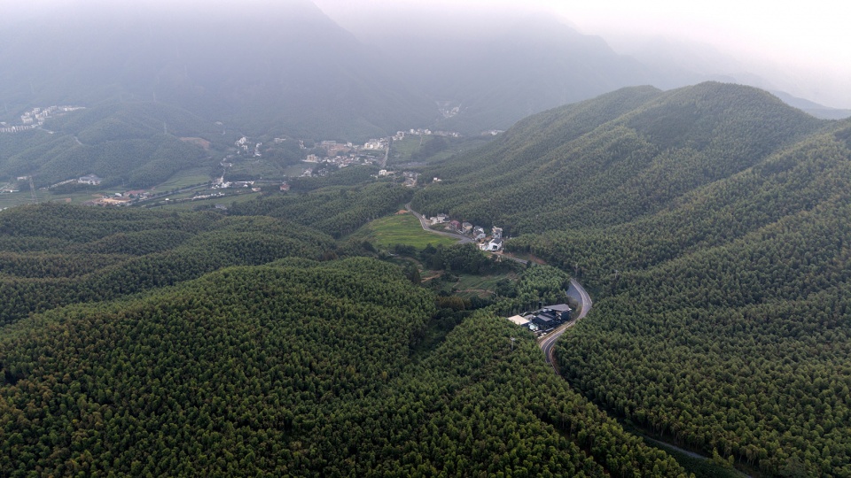 来野山川里，浙江 / 偏离设计
