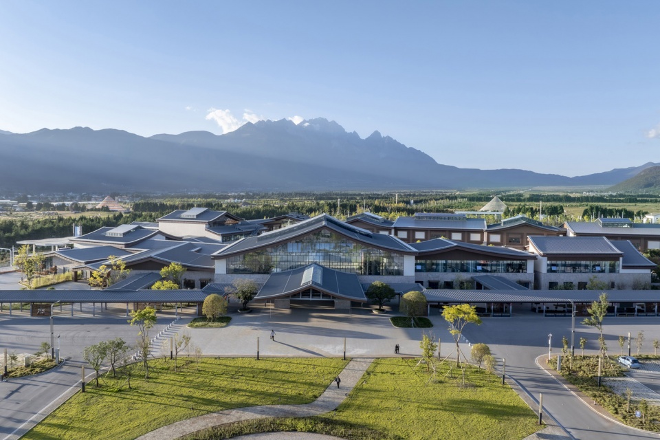 丽江市旅游集散中心，云南 / 清华大学建筑设计研究院有限公司