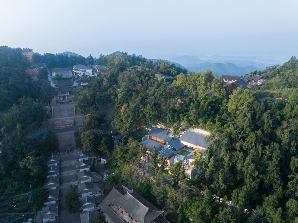 东方山佛教协会改造设计，黄石 / 反几建筑