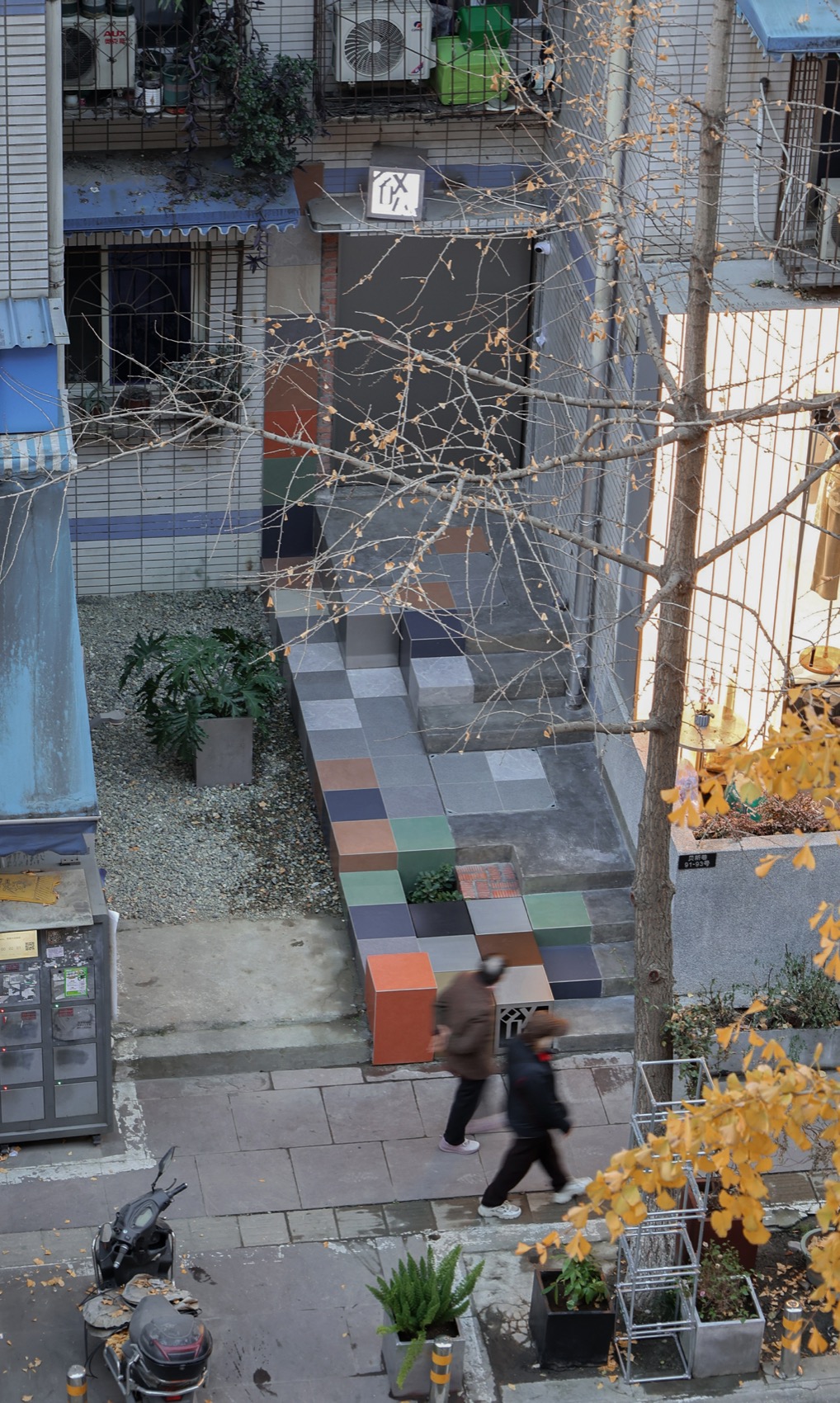 BOXES窄厅，成都 / 成都越空间建筑设计有限公司