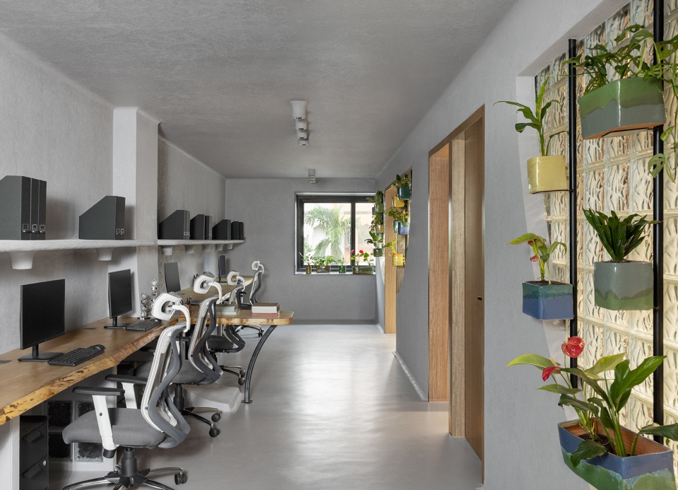 Seamless Realty办公室，印度 / Spaces & Design