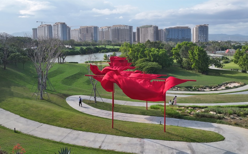 太阳门,海南三亚 / Brut Deluxe