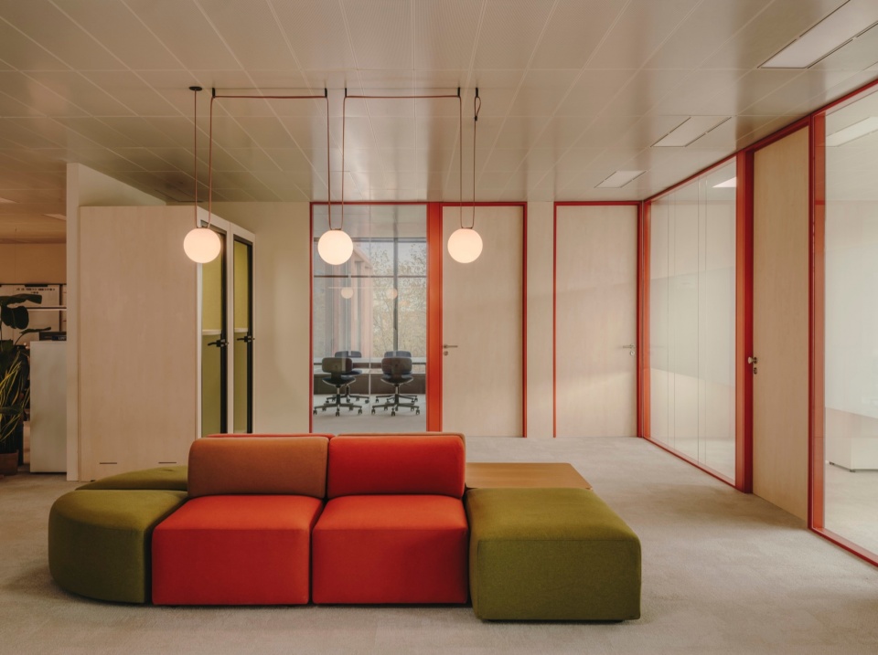 Sauvage TV办公室,西班牙 / Vania Gaetti