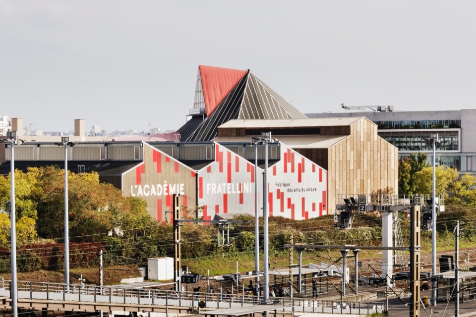 Fratellini学院改造与扩建，法国 / Atelier du Pont