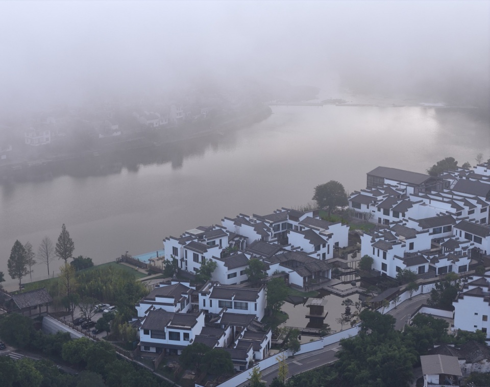 黄山紫阳烟雨度假酒店，安徽 / 风合睦晨